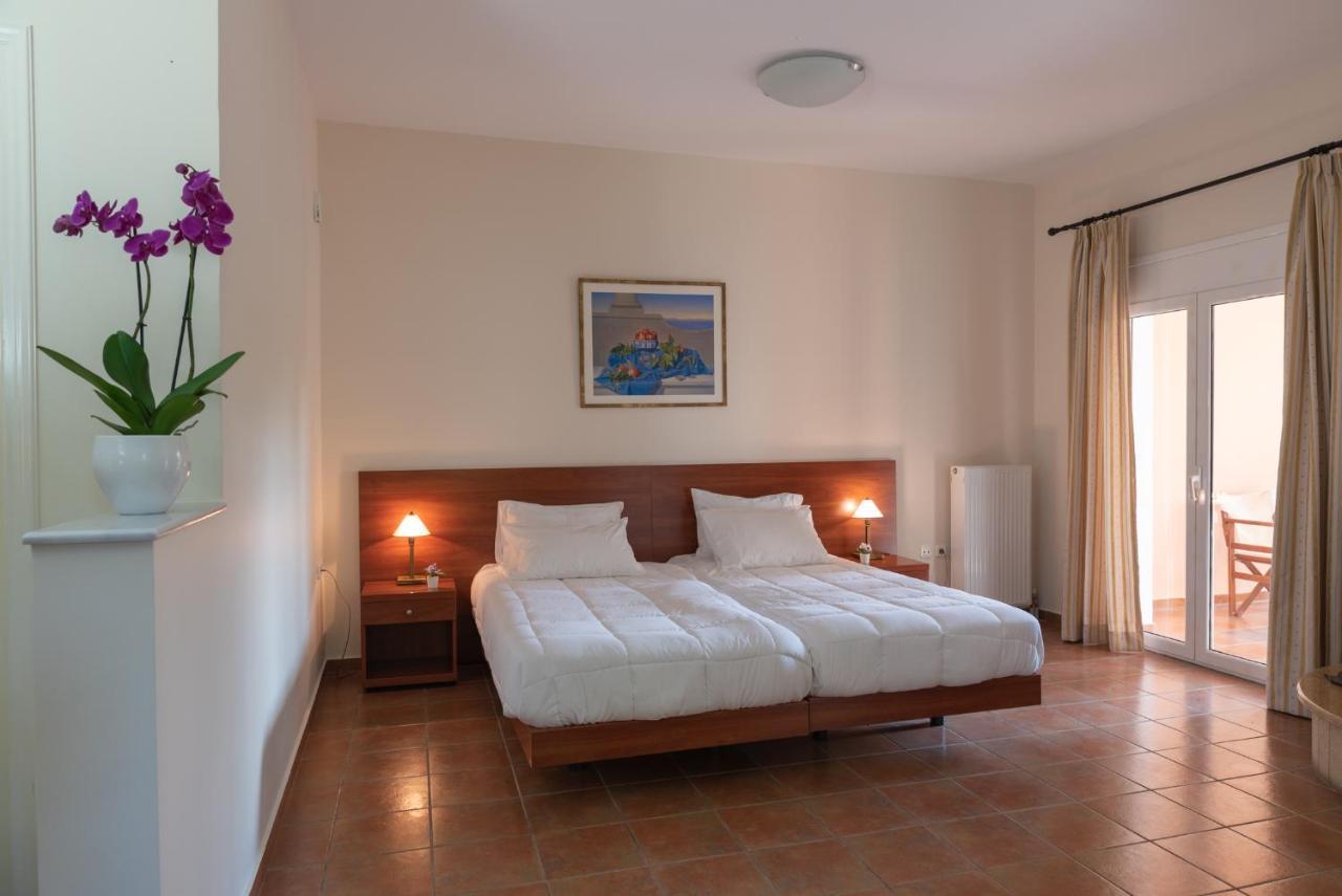 Отель Corinthian Village 3*