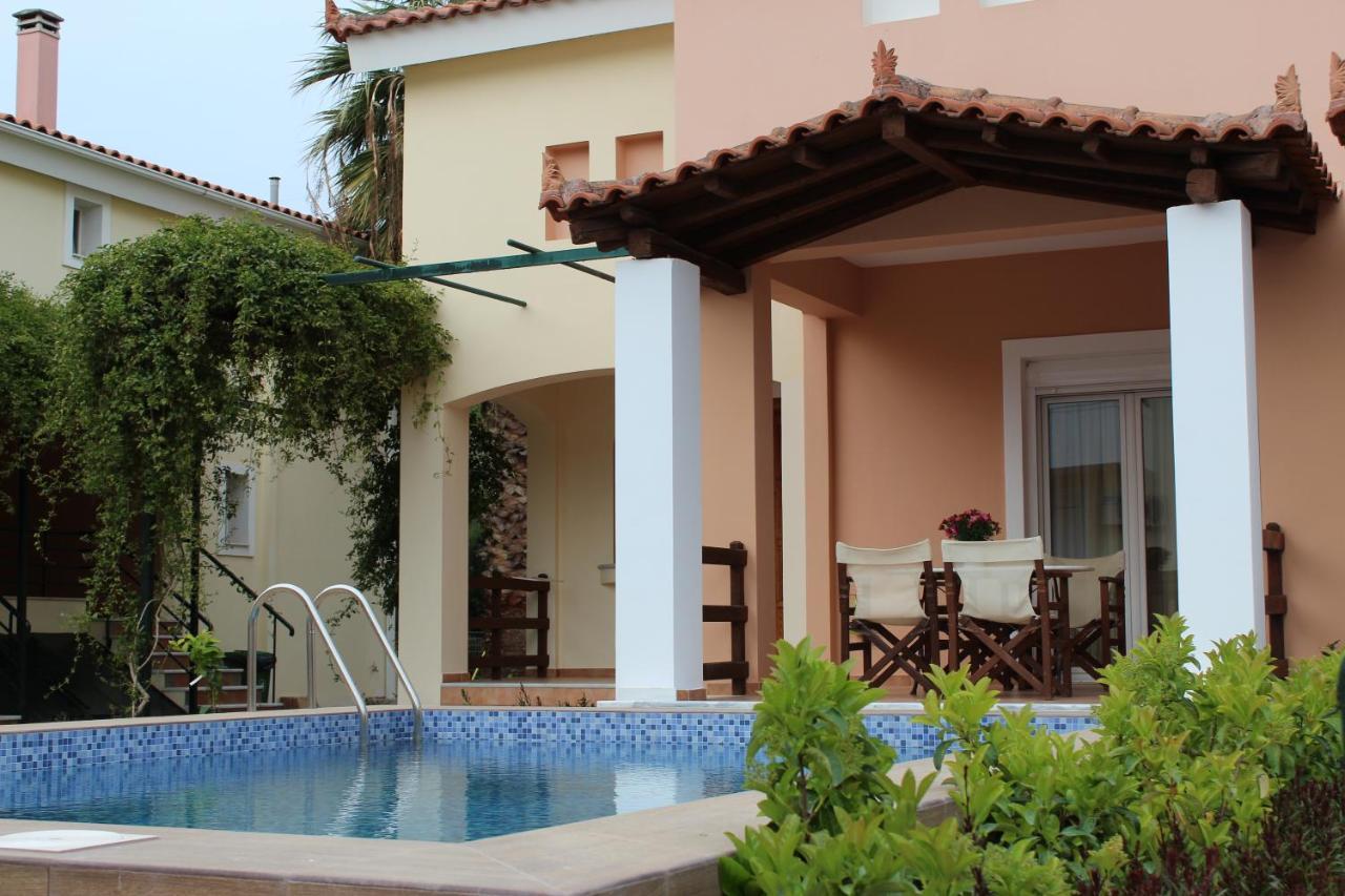 Corinthian Village מלון 3*