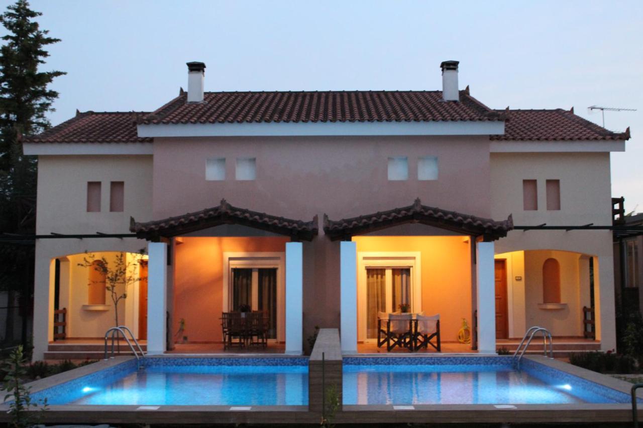 Corinthian Village מלון Vrahati